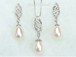 Countessa White Drop Pearl Pendant and Earring Set 8X11mm