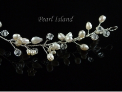 Stylish White Freshwater Pearl Hair Vine