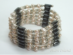 Peach White Pearls & Magnetic Necklace / Bracelet